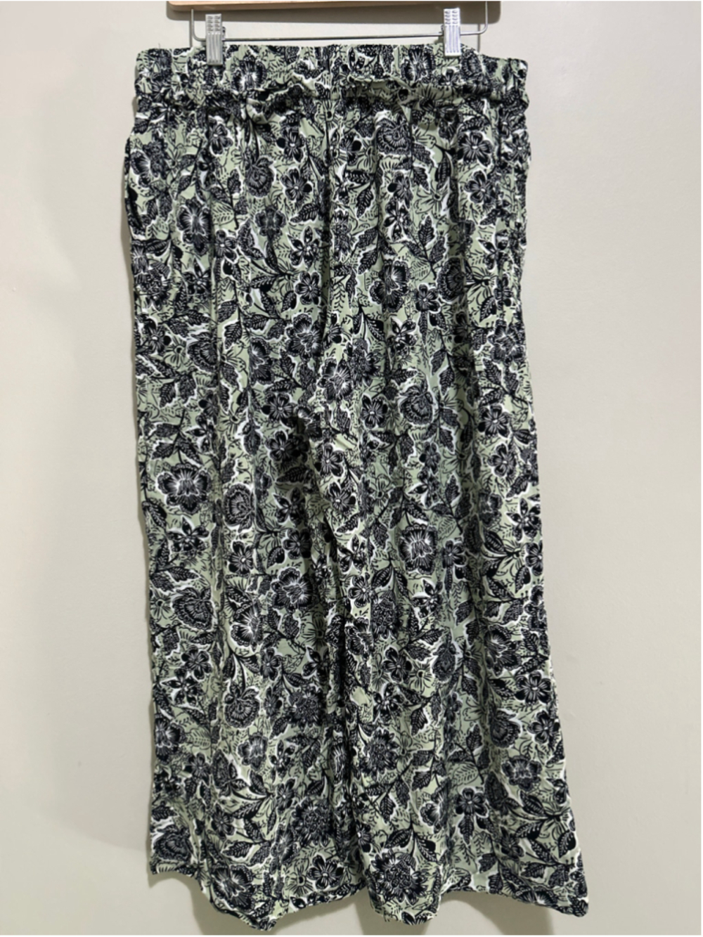 Wide Leg Pants Green Black Floral Print - Picture 6 of 11